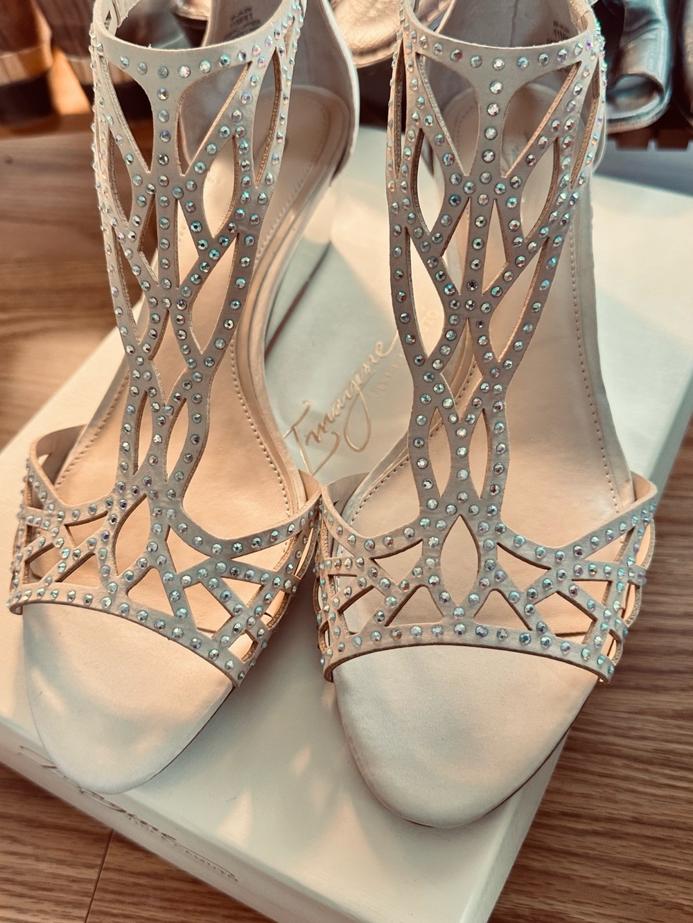 Vince Camuto Imagine Line, IM-JALEN, Vanilla Satin, Kid Suede, 2” wedge, 11M NIB